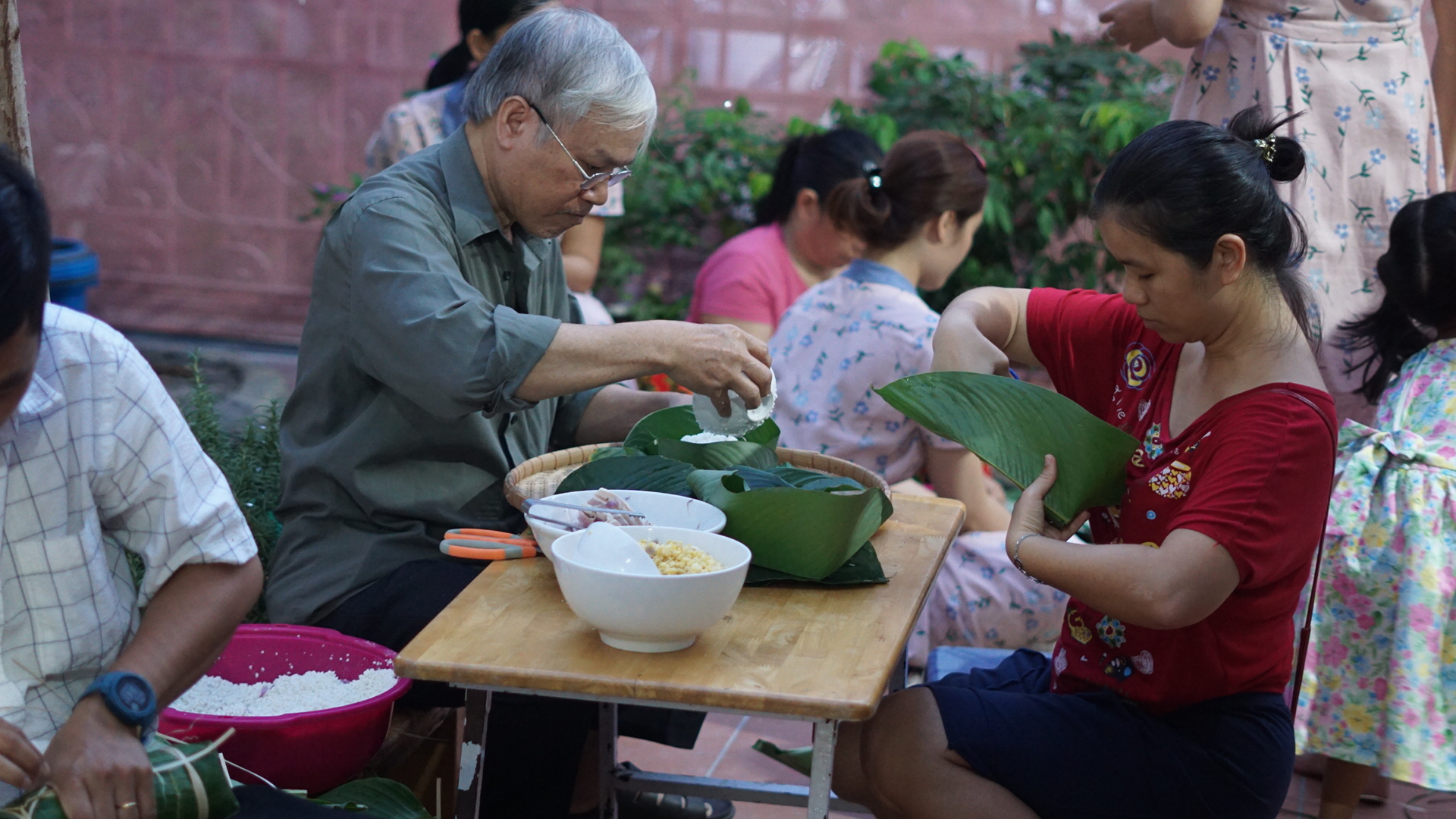 mầm non quận 7 làm bánh chưng tết