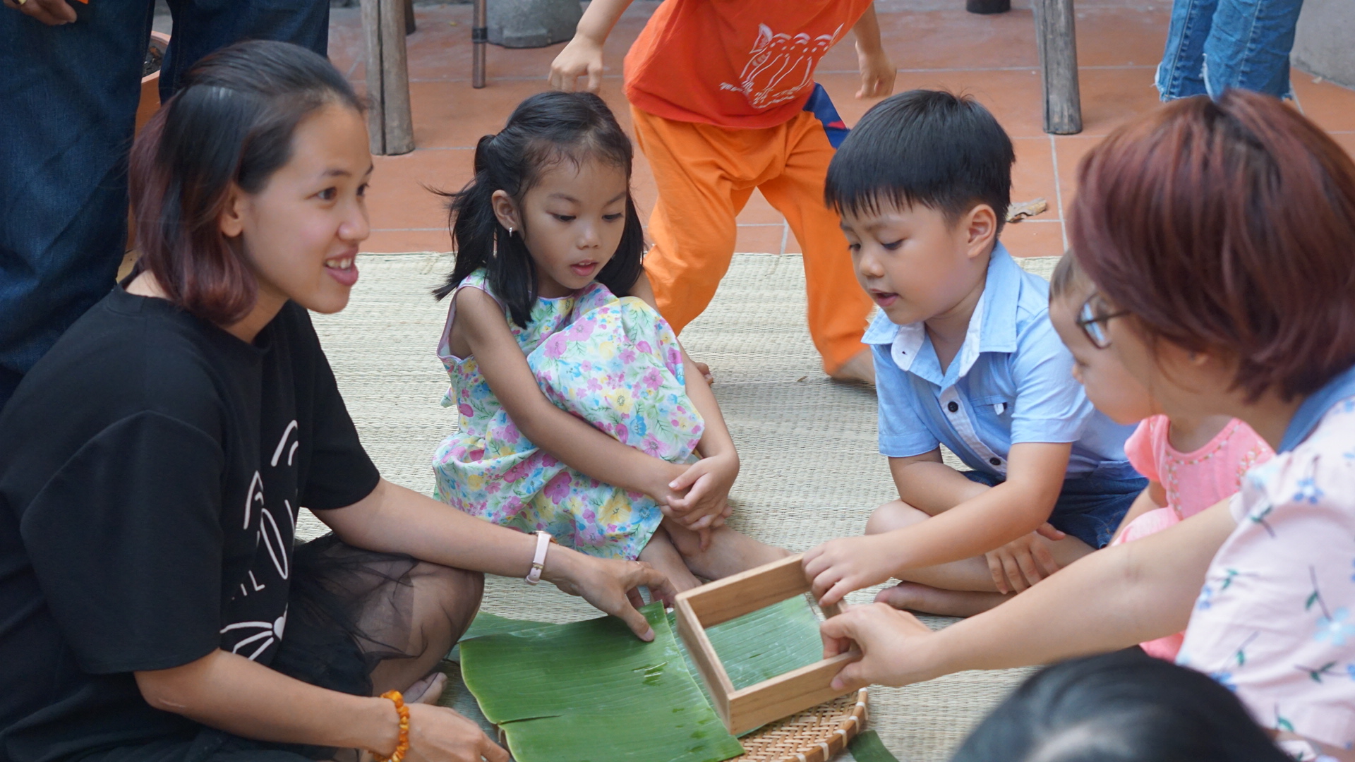 mầm non quận 7 làm bánh chưng tết